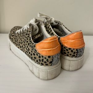 Dolce vita sneakers. Size 7